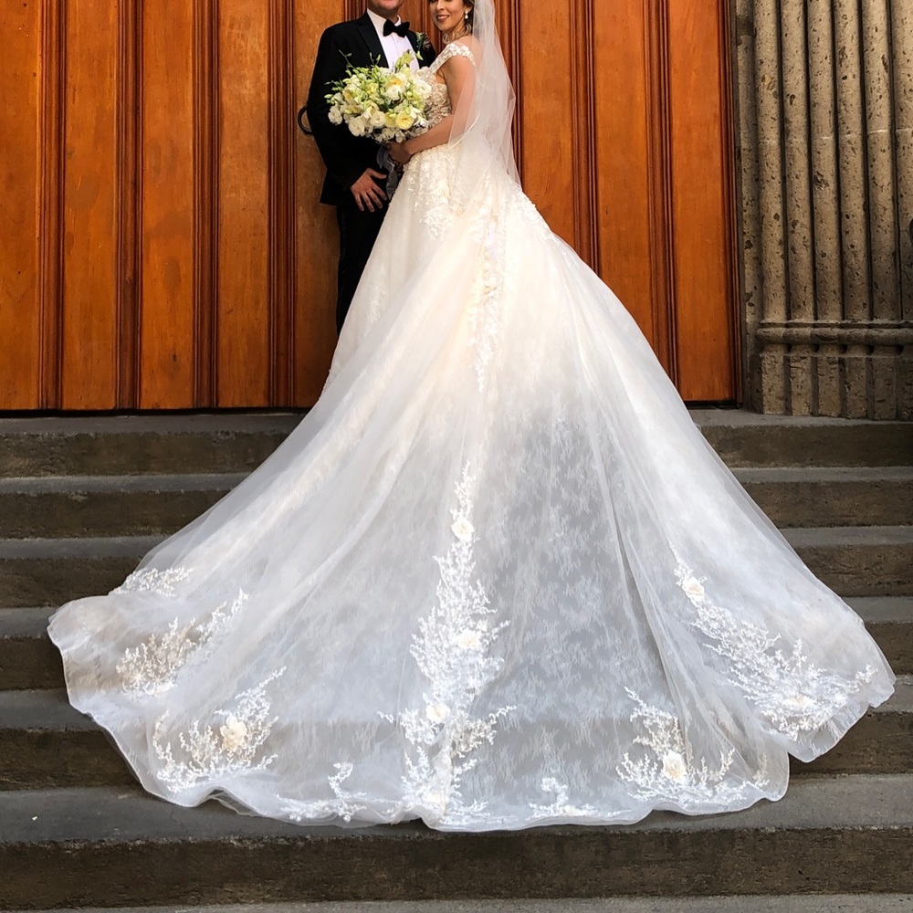Wedding dress